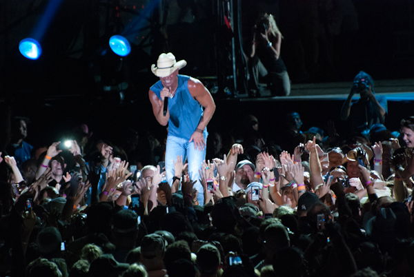 Tim McGraw Announces 17-City Amphitheater Tour For 2022